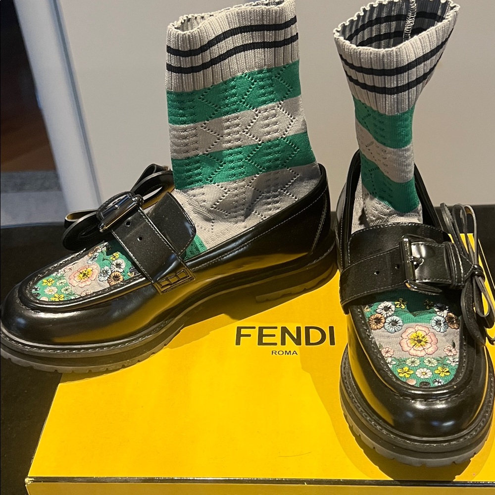 Fendi Black and Green Ankle Boots with Floral Design - Picture 2 of 7